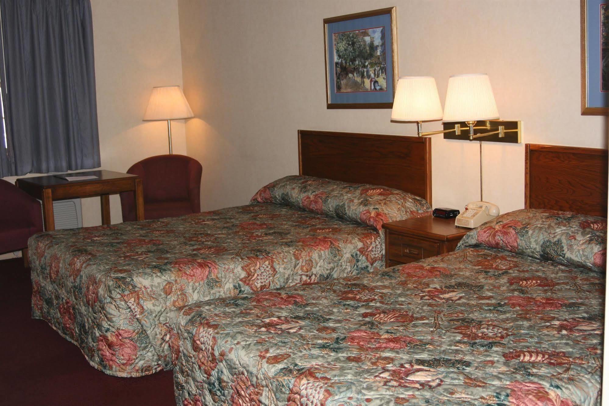 Swiss Village Inn Юрика-Спрінгс Номер фото